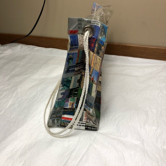 Handmade Recycled New York Purse - Picture 5 of 13